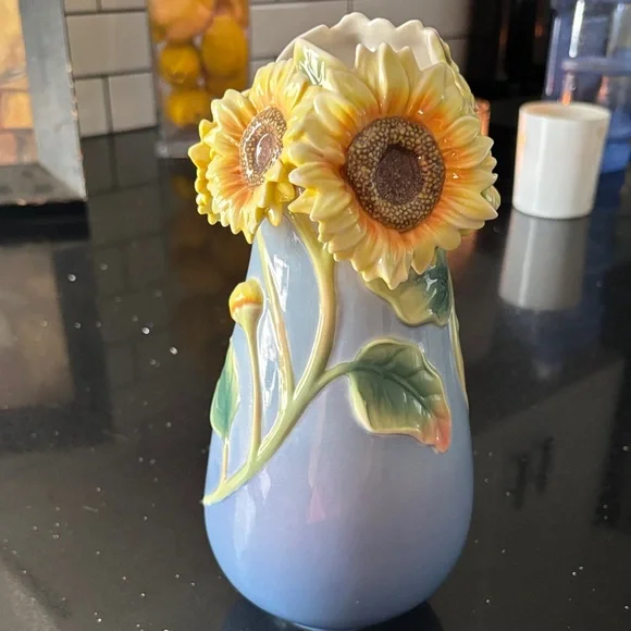 Stunning Sunflower Ceramic Vase - Picture 4 of 6